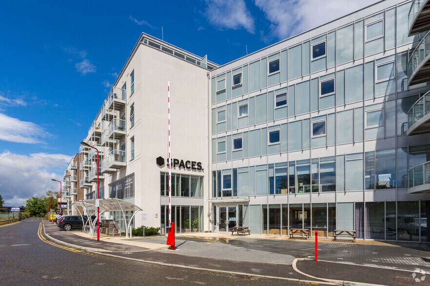 Station Vw, Guildford to rent - Building Photo - Image 1 of 3