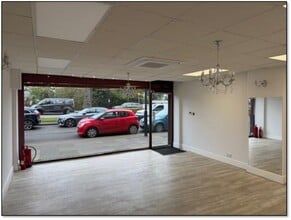 173 Bramley Rd, London to rent Interior Photo- Image 2 of 2
