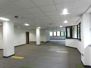 Tailyour Rd, Plymouth to rent Interior Photo- Image 2 of 5