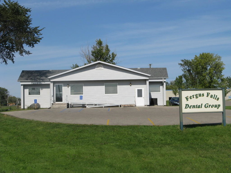 1121 Pebble Lake Rd, Fergus Falls, MN for sale - Primary Photo - Image 1 of 15