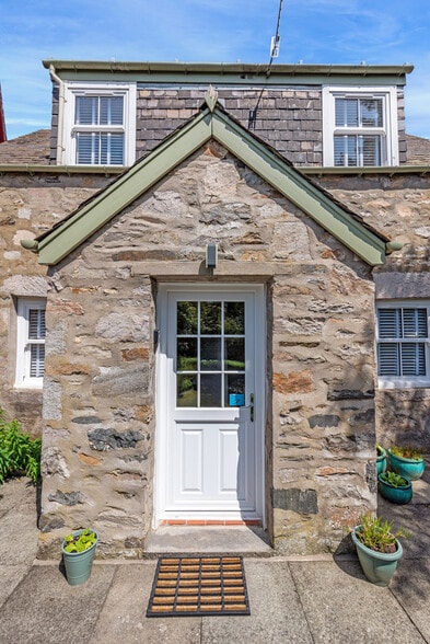 2 Lower Oakfield, Pitlochry for sale - Primary Photo - Image 1 of 21
