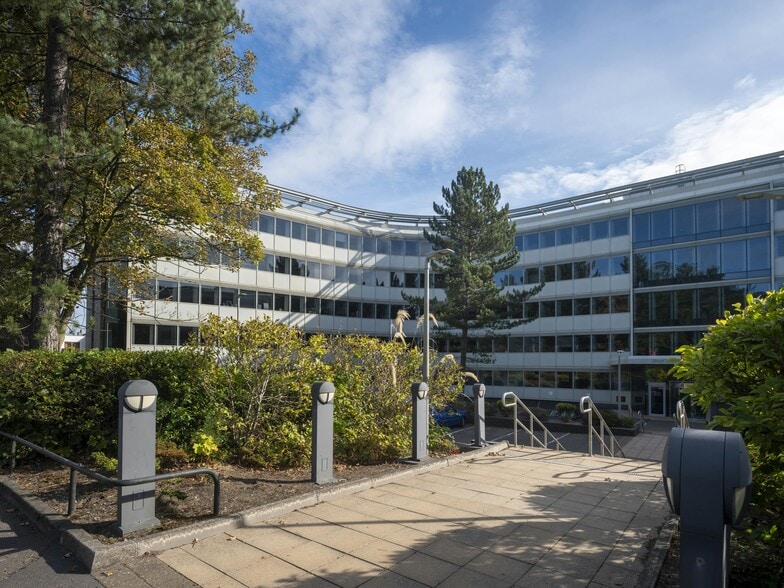 231 Corstorphine Rd, Edinburgh to rent - Building Photo - Image 3 of 12