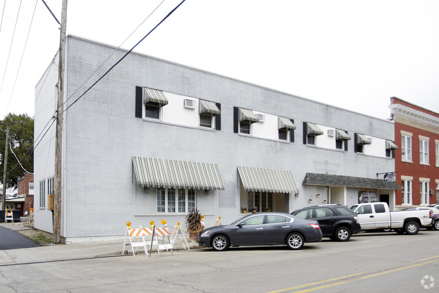 108 W Washington St, Momence, IL for sale - Primary Photo - Image 1 of 1