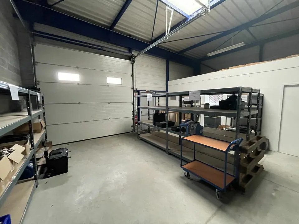 Location Entrepôt 152 m² - Photo 1