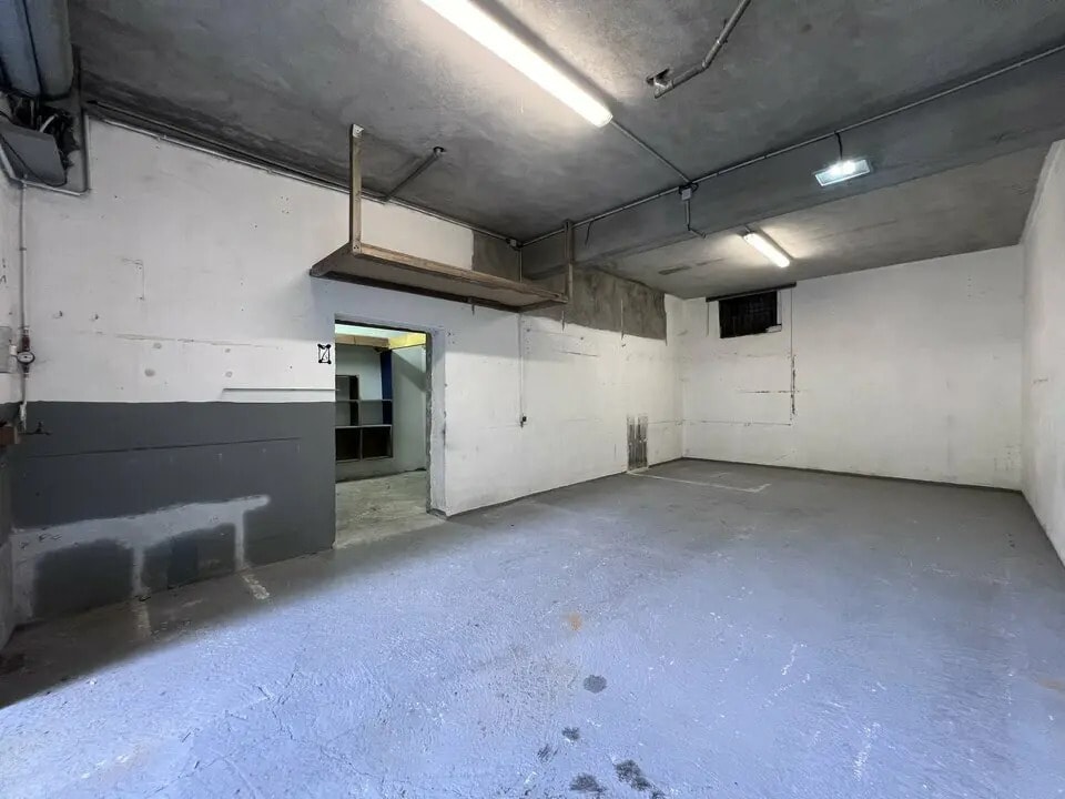 Location Entrepôt 65 m² - Photo 1
