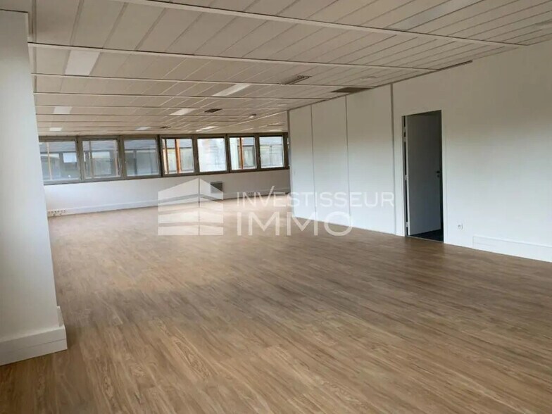 Light Industrial in Gennevilliers to rent - Interior Photo - Image 3 of 10