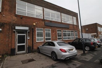 Carlisle Rd, London to rent Building Photo- Image 1 of 1