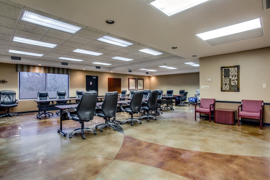 414 W Parkway St, Denton, TX to rent - Interior Photo - Image 2 of 9