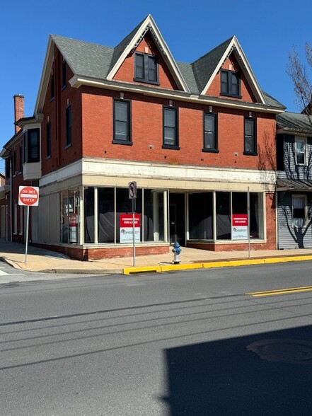 101-115 S Market St, Elizabethtown, PA for rent - Building Photo - Image 2 of 8