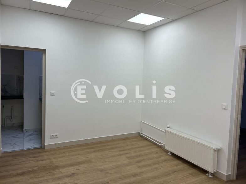 Office in Paris for sale - Interior Photo - Image 1 of 8