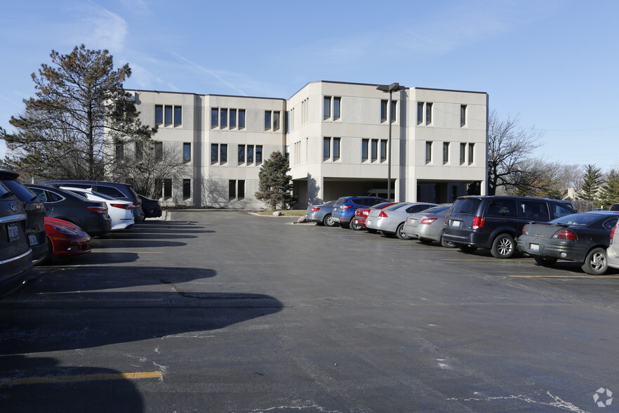 7600 College Dr, Palos Heights, IL for sale - Building Photo - Image 1 of 1