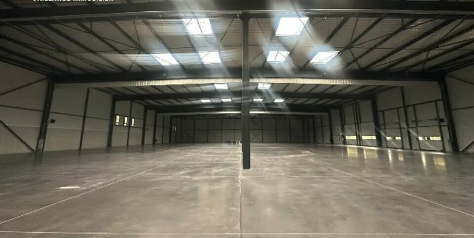 Light Industrial in Saint-Laurent-de-Mure to rent Building Photo- Image 1 of 13