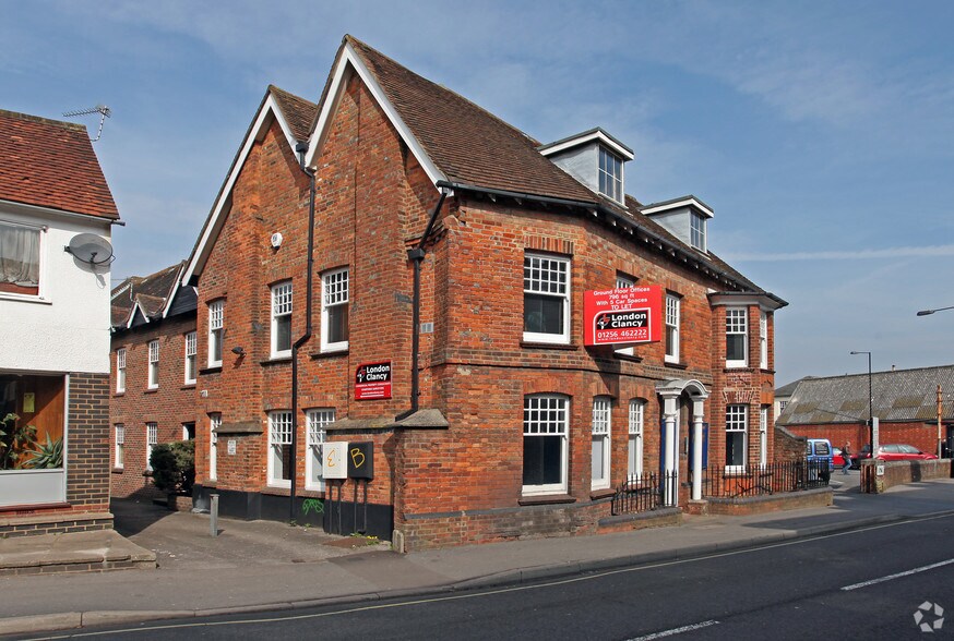 15 Winchester Rd, Basingstoke for sale - Primary Photo - Image 1 of 1