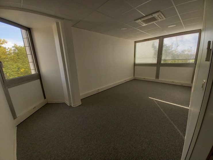 2 Rue Marcel Doret, Burolines 2, Blagnac to rent - Interior Photo - Image 2 of 9