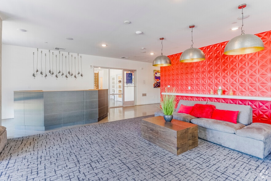 1201 E Apache Blvd, Tempe, AZ to rent - Interior Photo - Image 3 of 23