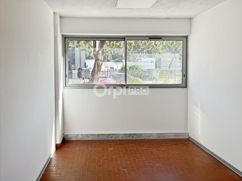 Office in Aubagne to rent - Interior Photo - Image 3 of 5