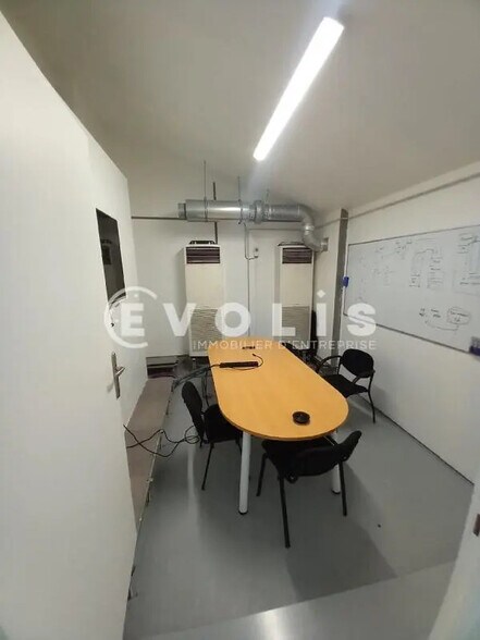 Office in Gentilly to rent - Building Photo - Image 2 of 10