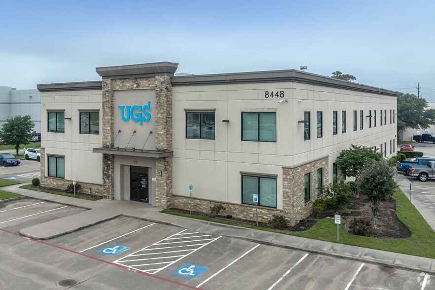 8448 N Sam Houston Pky W, Houston, TX for sale - Building Photo - Image 2 of 5