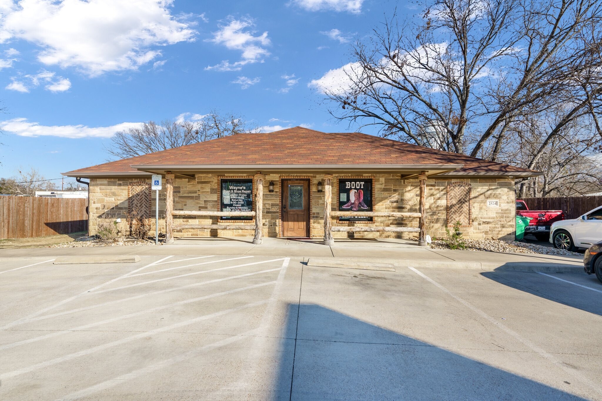 2524 Carson St, Haltom City, TX for sale Building Photo- Image 1 of 27