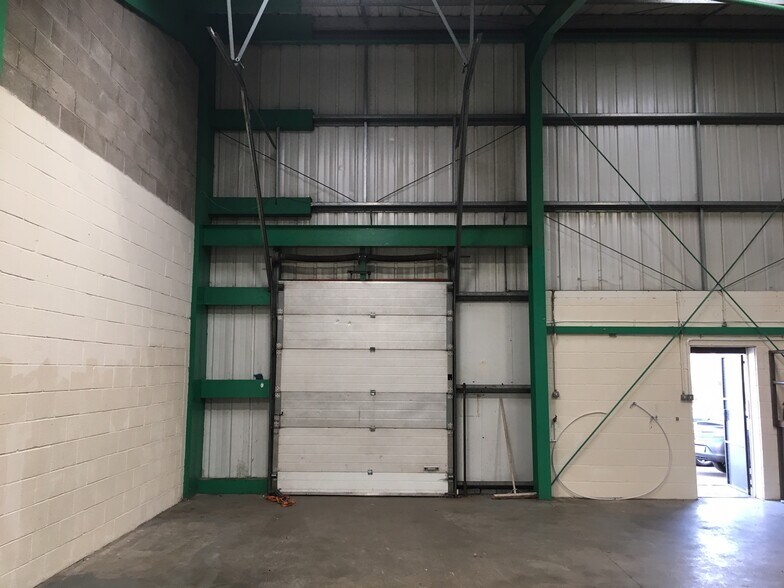 New St, Bridgend to rent - Building Photo - Image 2 of 4