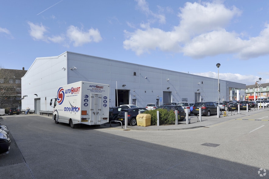 145 Morden Rd, Mitcham to rent - Building Photo - Image 2 of 4