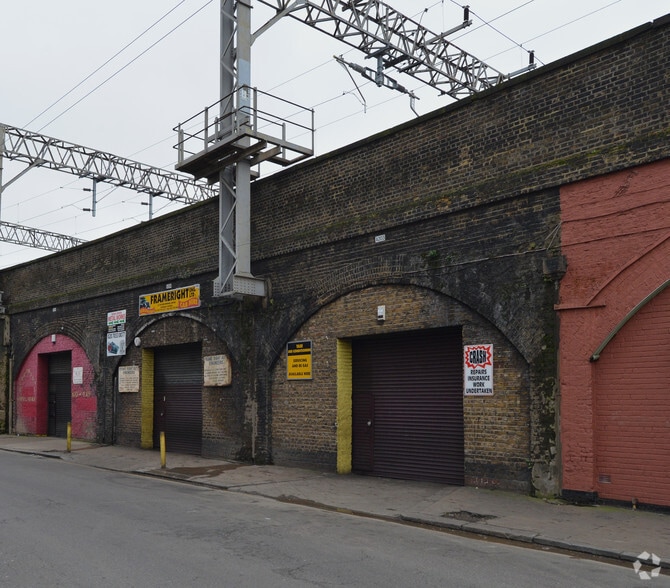 Three Colts Ln, London to rent - Building Photo - Image 3 of 3