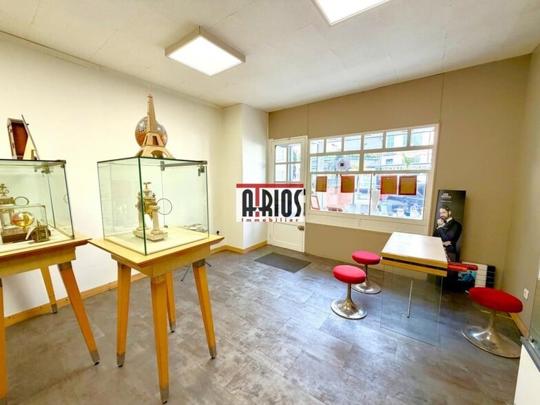 Retail in Hyères to rent - Interior Photo - Image 2 of 4