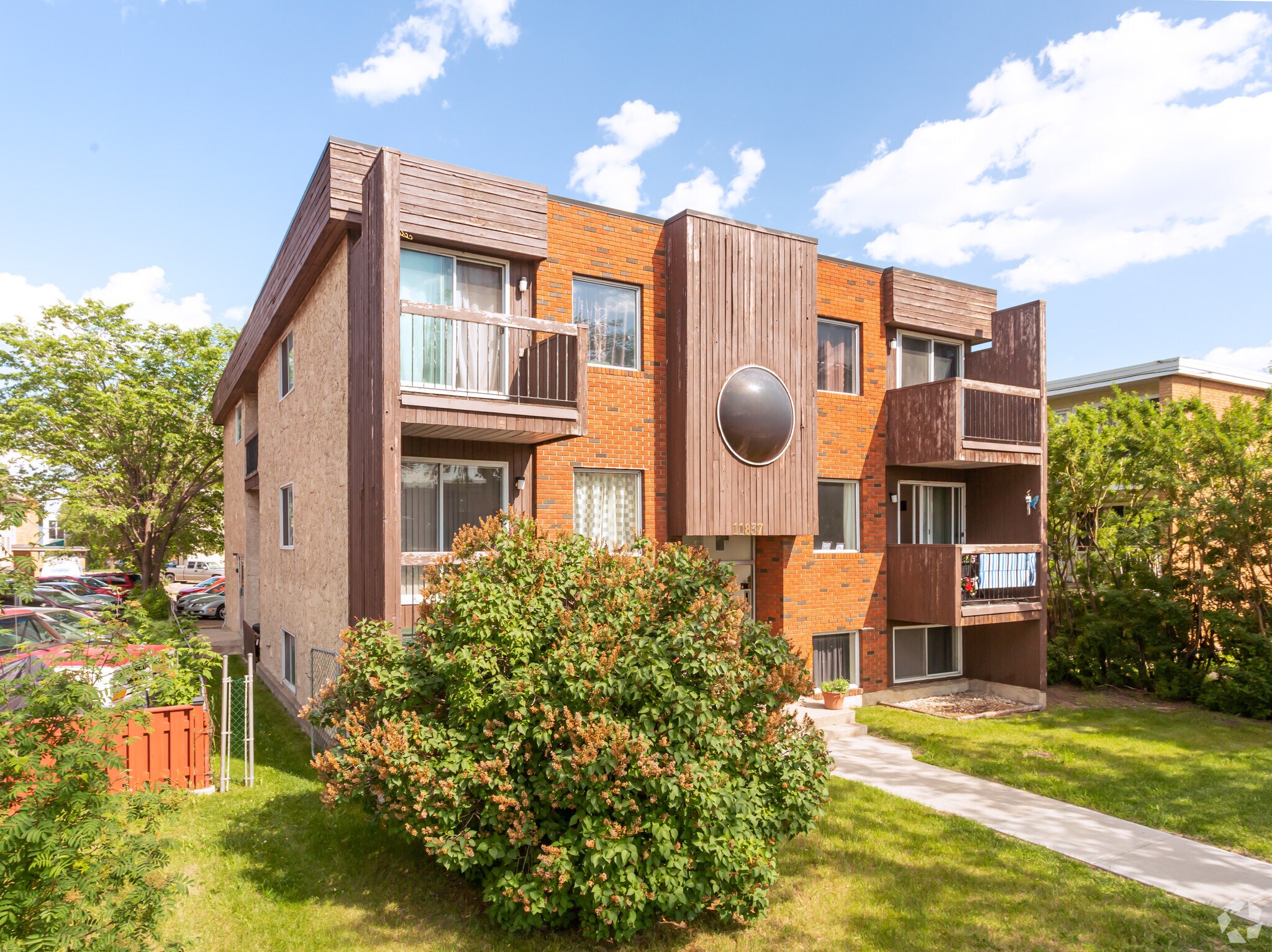 11837 106th St NW, Edmonton, AB for sale Primary Photo- Image 1 of 1