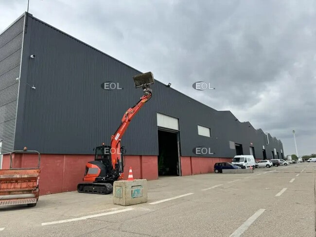 Location Entrepôt 223 m² à 2 808 m²