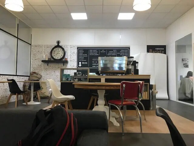 1051 Boulevard De L'Industrie, La Teste-de-Buch to rent - Interior Photo - Image 2 of 8