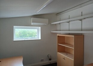 New Rd, Bedford to rent Interior Photo- Image 1 of 2