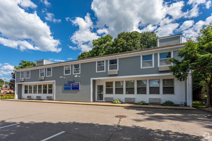 192 Worcester St, Natick, MA for rent - Building Photo - Image 3 of 4