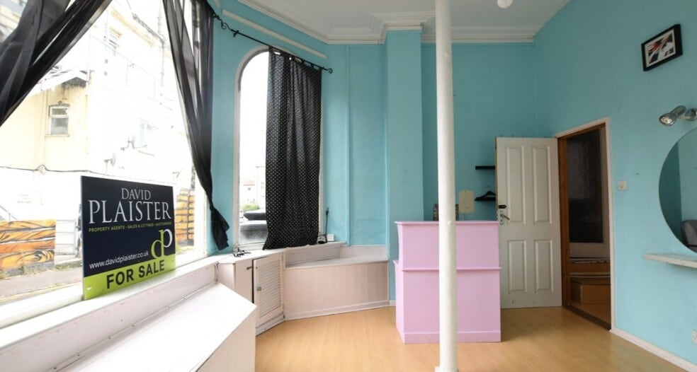 8 Upper Church Rd, Weston Super Mare to rent - Interior Photo - Image 2 of 5