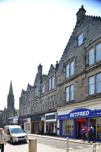 71 High St, Kirkcaldy to rent - Building Photo - Image 3 of 6