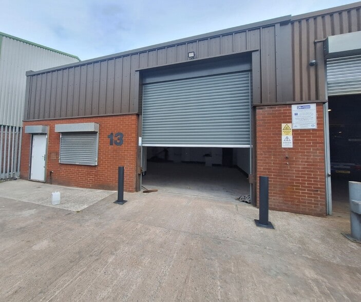 Woodrow Way, Manchester to rent - Building Photo - Image 3 of 4