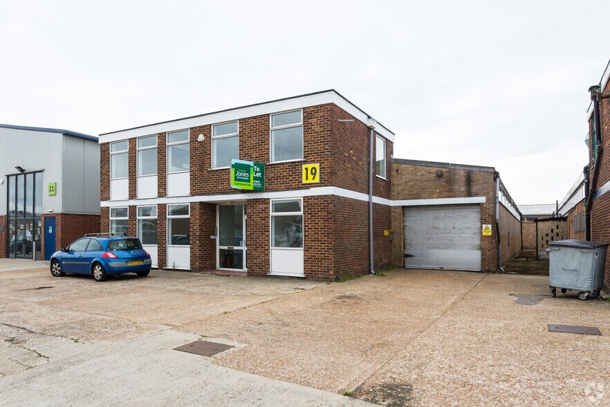 Peter Rd, Lancing for sale - Primary Photo - Image 1 of 1