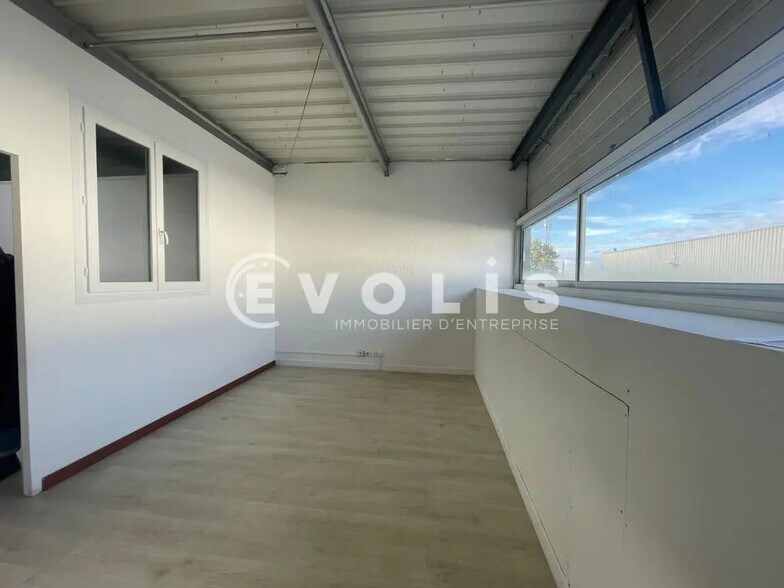 Light Industrial in Bordeaux to rent - Interior Photo - Image 3 of 7