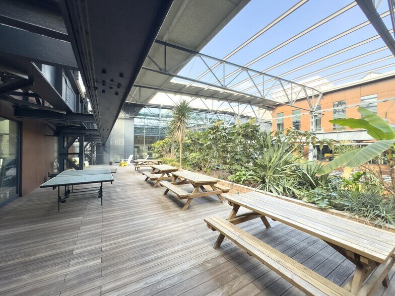 Office in Saint-Ouen-sur-Seine to rent - Building Photo - Image 1 of 14