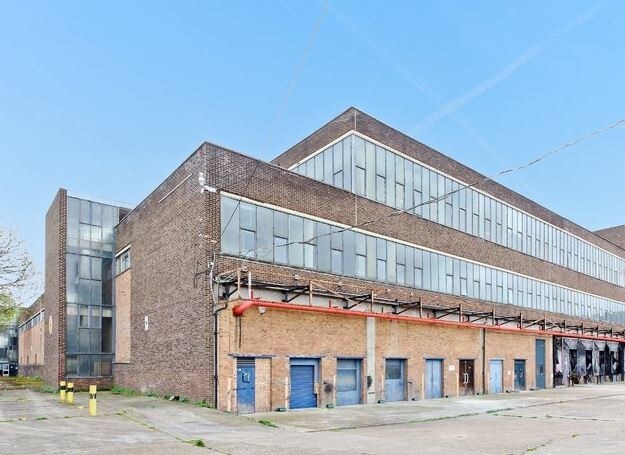 100 Clements Rd, London for sale Primary Photo- Image 1 of 1