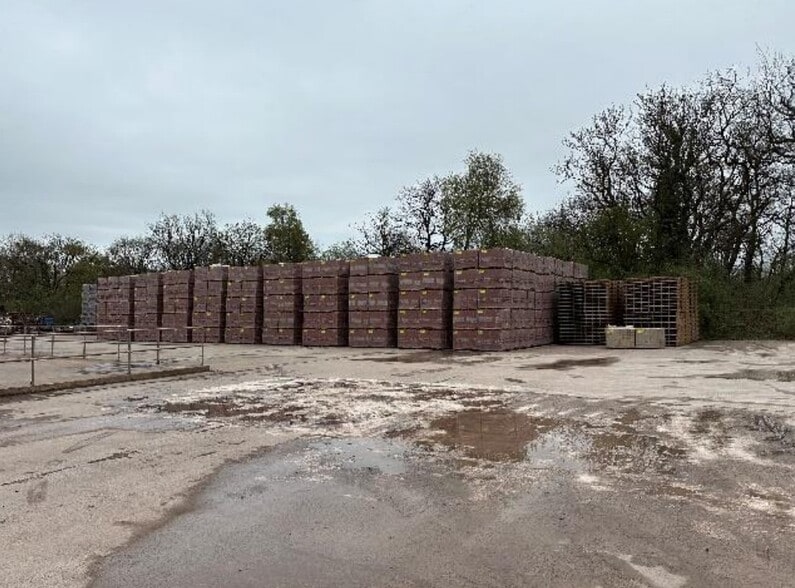 Yard Rear Of, Shepton Mallet to rent - Building Photo - Image 2 of 2