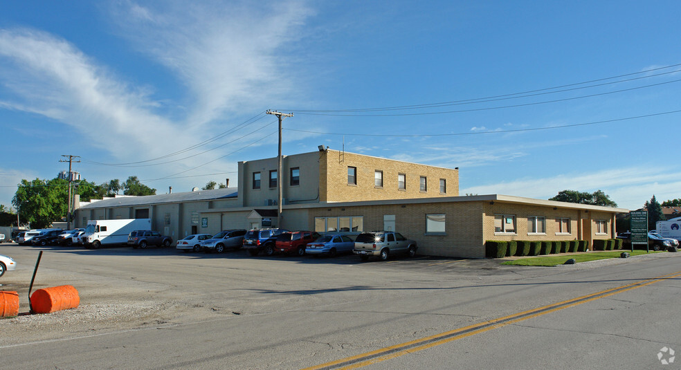 9100 W Plainfield Rd, Brookfield, IL for rent - Building Photo - Image 2 of 30