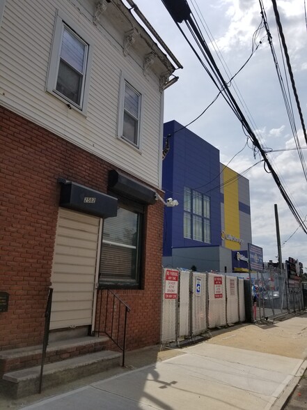 2582 Richmond Ter, Staten Island, NY for rent - Building Photo - Image 1 of 10