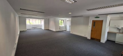 3-5 Station Rd, Pulborough to rent Interior Photo- Image 2 of 2