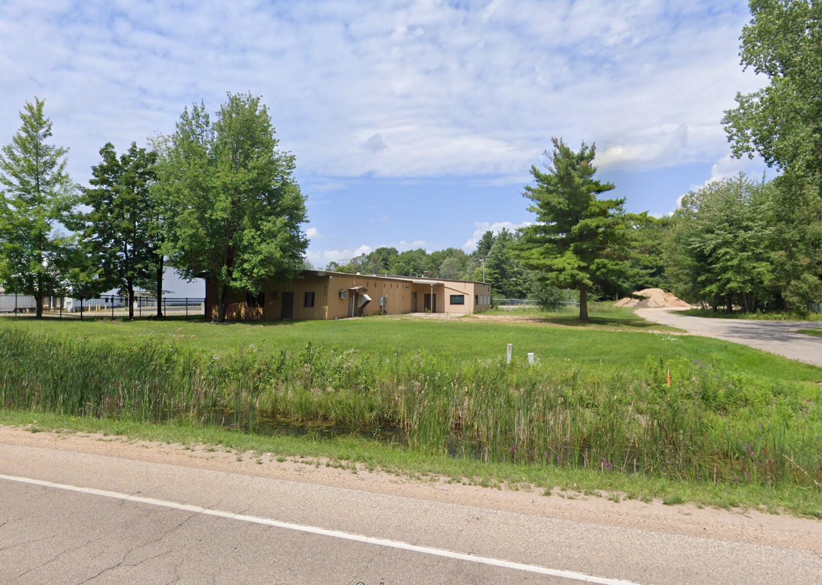 2705 E Richmond St, Shawano, WI to rent Primary Photo- Image 1 of 2