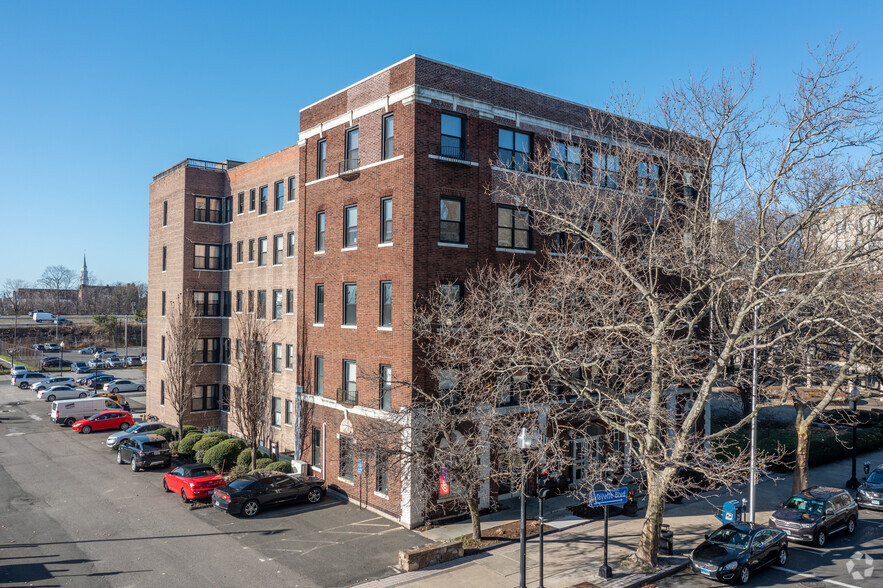 881 Lafayette Blvd, Bridgeport, CT for sale - Primary Photo - Image 1 of 1