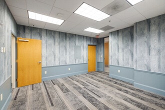 5673 Peachtree Dunwoody Rd NE, Atlanta, GA to rent Lobby- Image 2 of 22