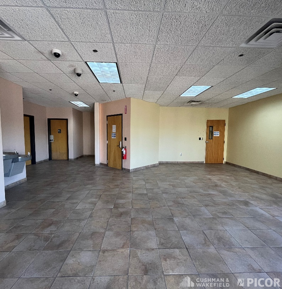 3760 N Commerce Dr, Tucson, AZ for rent - Interior Photo - Image 3 of 10