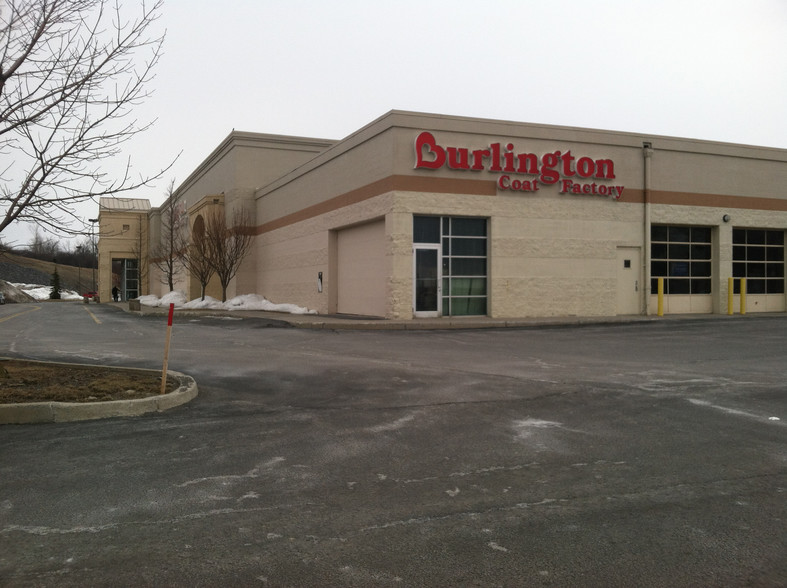 21182 Salmon Run Mall Loop W, Watertown, NY for sale - Building Photo - Image 1 of 1