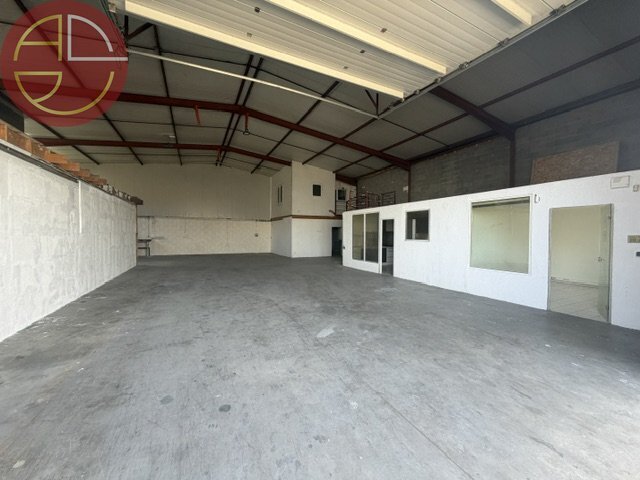 Industrial in Gratentour to rent - Interior Photo - Image 2 of 8