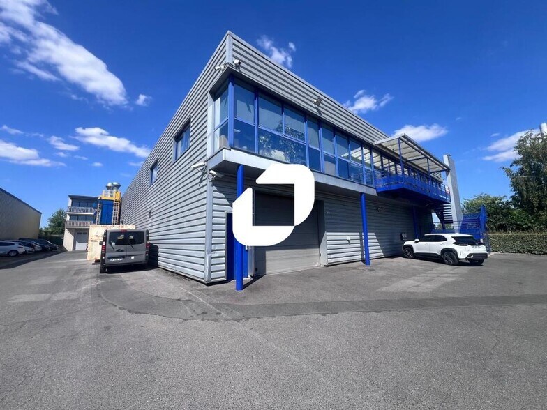 Light Industrial in Chelles to rent - Building Photo - Image 3 of 11